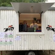 Foto: Blick auf das Team in der Meldestelle beim Eseltreffen in Bad Honnef 2025