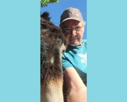 Foto: Bernd Seifried mit Esel, 495 x 400 Pixel